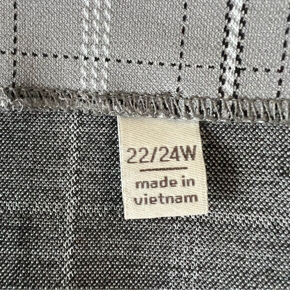 Gray Pin Stripe Check Front Pocket Skirt - 22/24W‎ - Picture 11 of 13